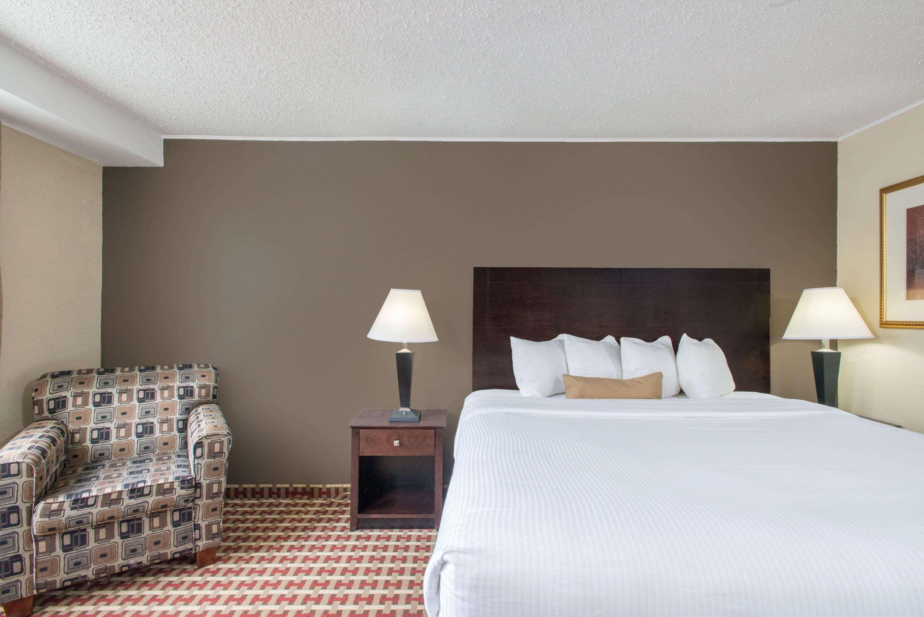 Ramada By Wyndham Allentown Bethlehem Exterior photo