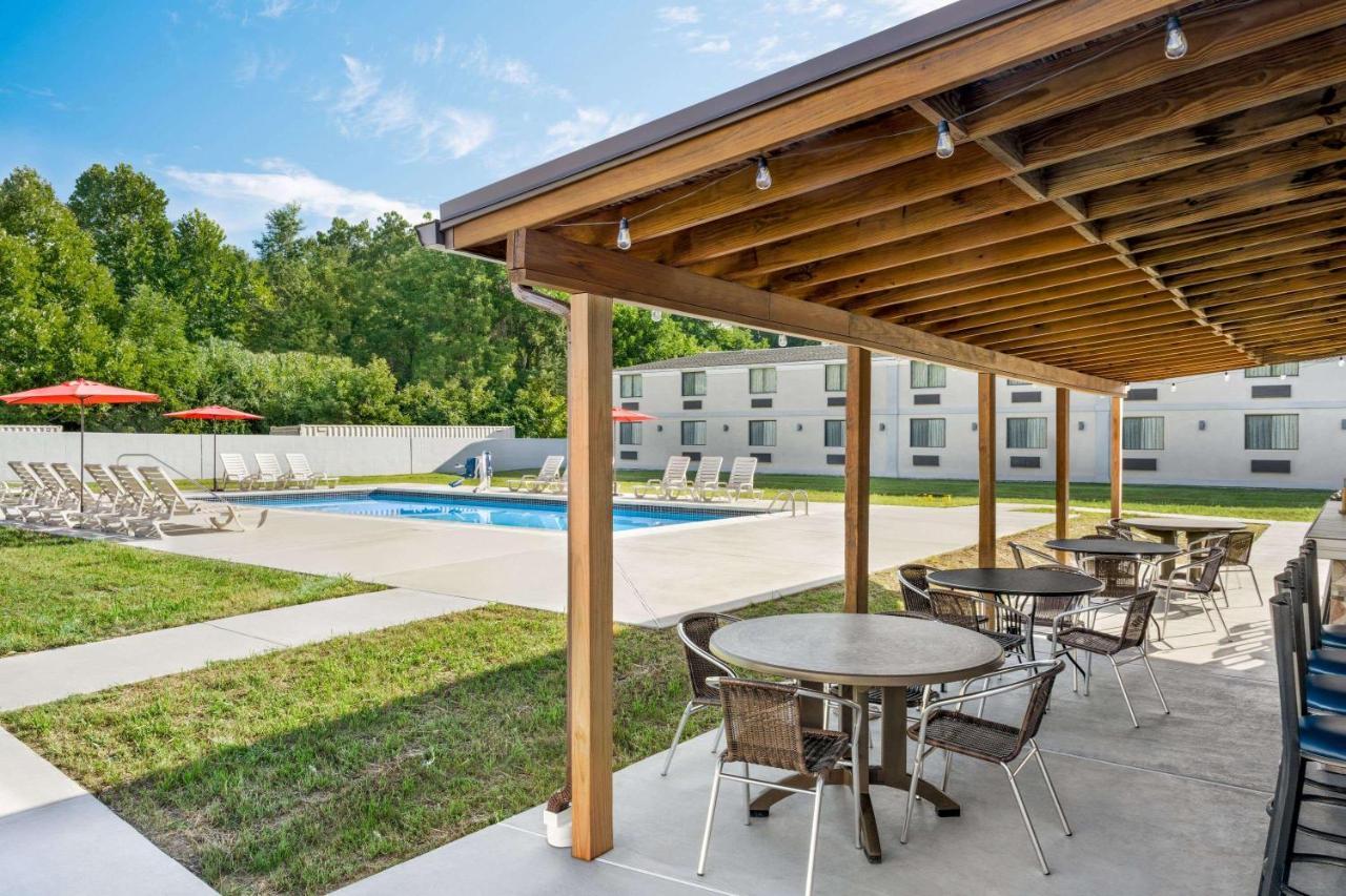 Ramada By Wyndham Allentown Bethlehem Exterior photo